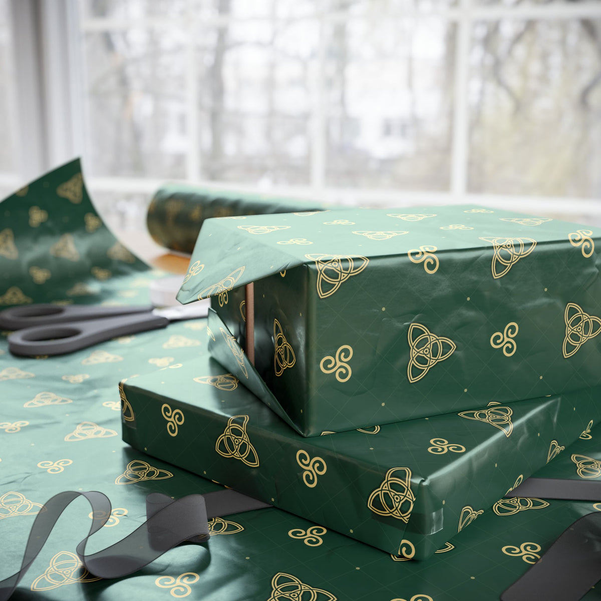 Celtic Knot Green Wrapping Paper – Gold Triquetra Pattern